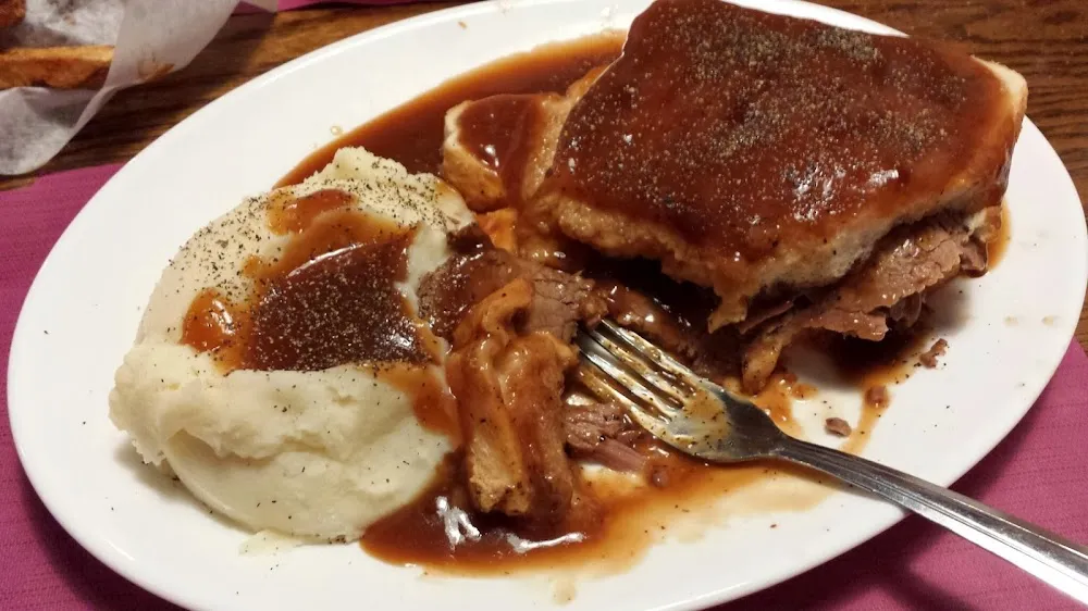 Hot Roast Beef with Mashed Potatoes and Gravy